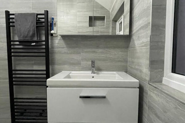 bathroom-refit-lang-services-sink-storage-radiator